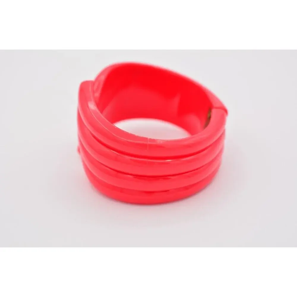 Vintage Bangle Bracelet Lucite Chunky Bright Red Coral Scalloped 70s 1980s Bin4